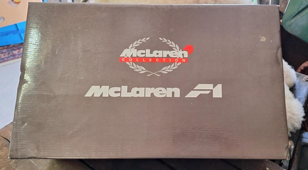 McLaren F1 Roadcar rood 1993 Minichamps 1:12, Auto, Ophalen of Verzenden, Zo goed als nieuw, 1:9 t/m 1:12