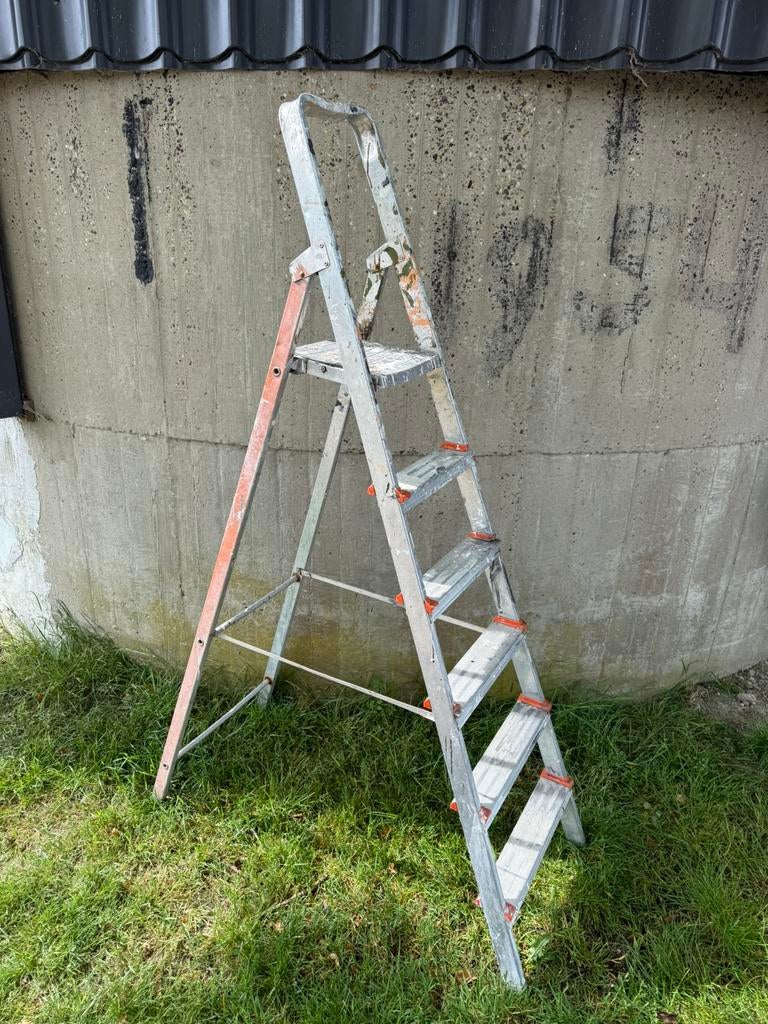 Huishoudtrap 6 trede Altrex, Doe-het-zelf en Verbouw, Ladders en Trappen, Ophalen, Gebruikt, Minder dan 2 meter