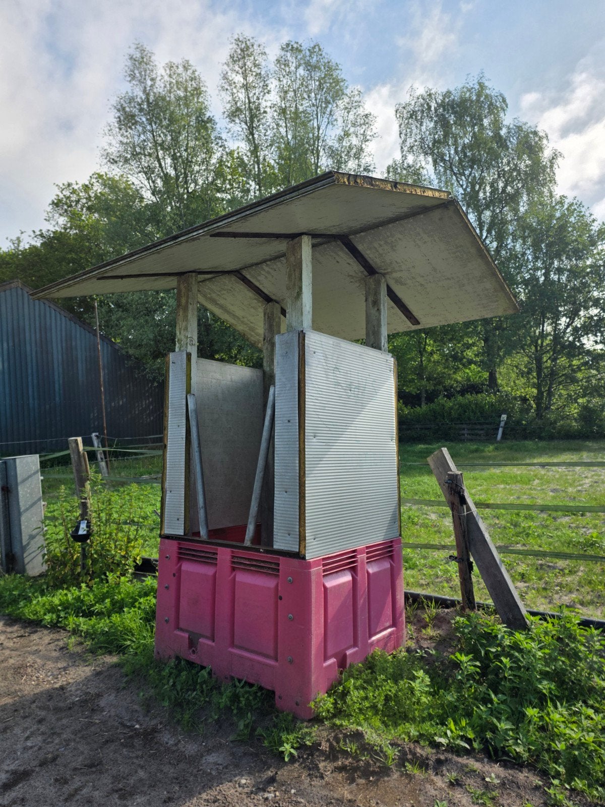 Zelfgemaakt hooihuis,, Dieren en Toebehoren, Ophalen, Overige soorten