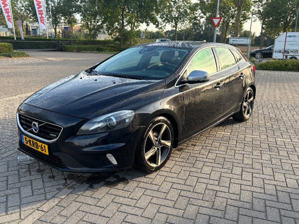 Volvo V40 D2 R-Design 2013 | Export / Handel, Auto's, Voorwielaandrijving, Zwart, 4 cilinders, Zwart