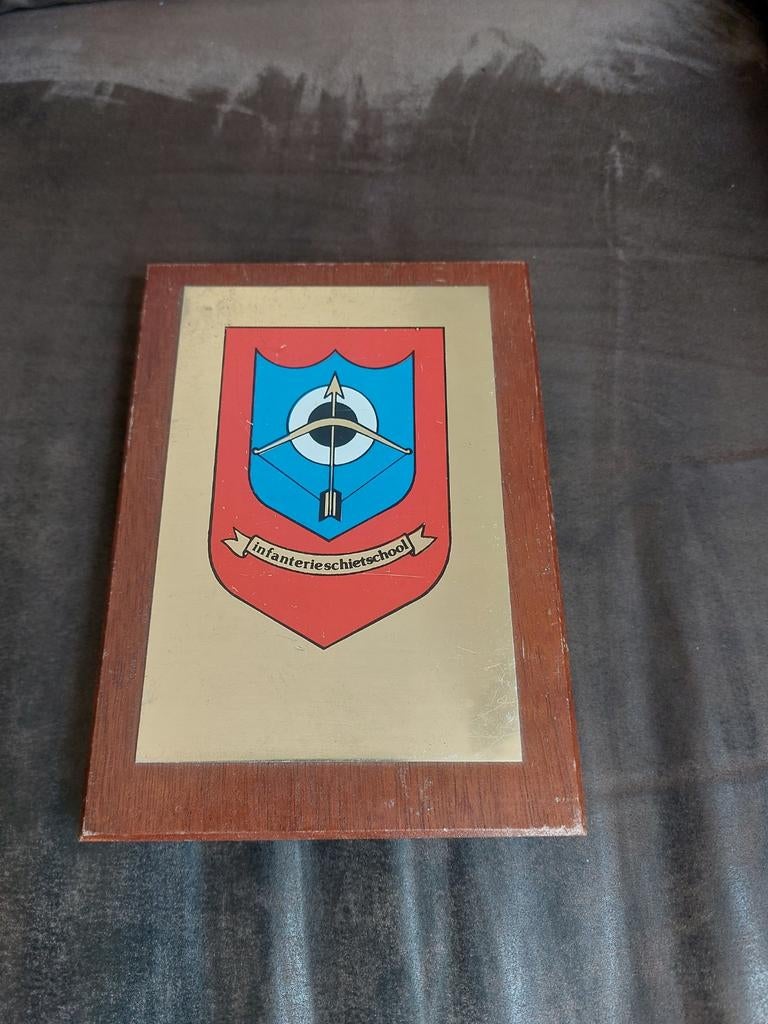 Infanterie schietschool Schildje, Verzamelen, Militaria | Algemeen, Ophalen of Verzenden, Landmacht, Nederland, Embleem of Badge