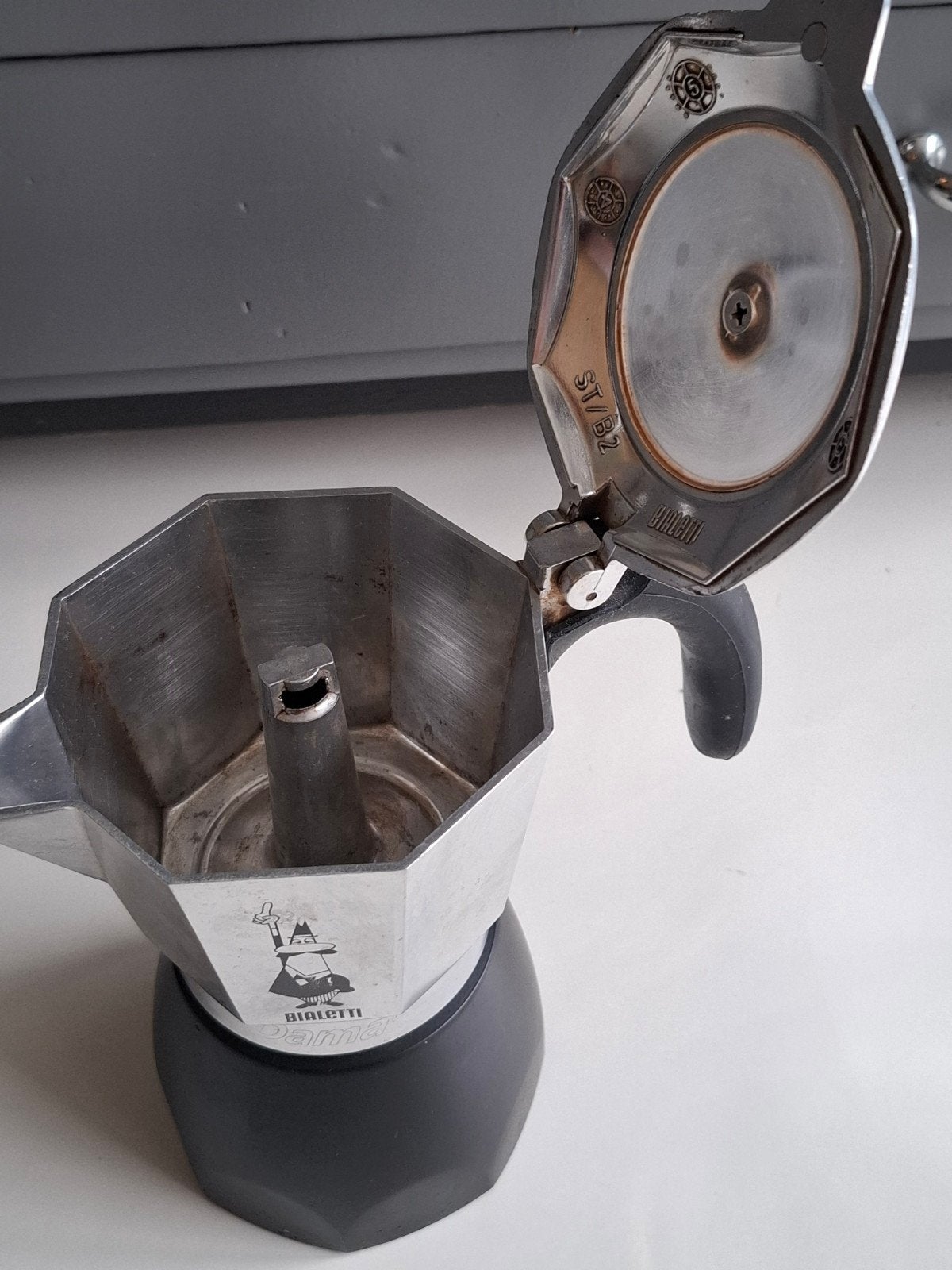 Bialetti Italy koffie maker 2 kops, Witgoed en Apparatuur, 2 tot 4 kopjes, Ophalen of Verzenden, Espresso apparaat, Gemalen koffie