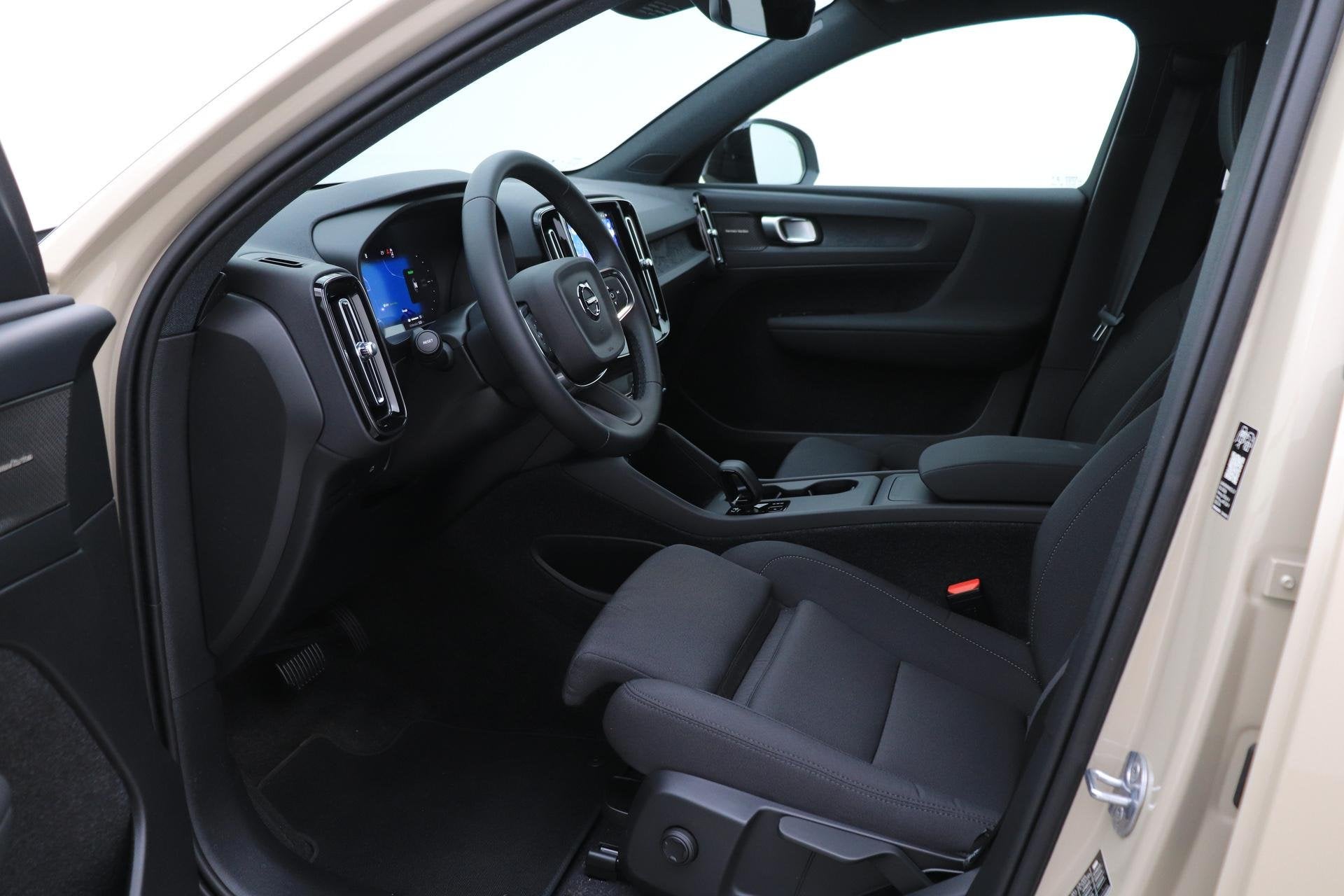 Volvo EX40 Single Motor Extended Range Plus 82 kWh | ACC | 3, Auto's, Volvo, Automaat, 1975 kg, SUV of Terreinwagen, Geïmporteerd