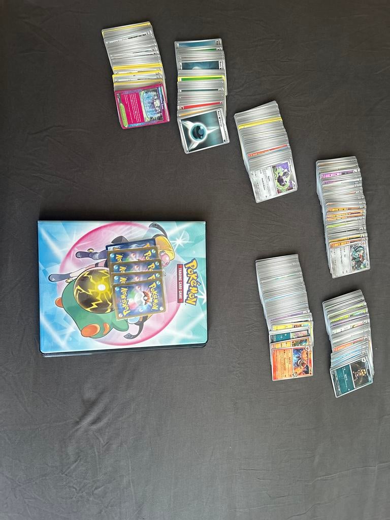 Pokémon kaarten boekje vol, Ophalen of Verzenden, Gebruikt, Meerdere kaarten