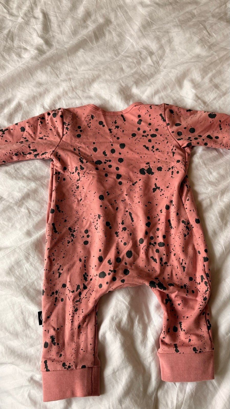 Roze baby jumpsuit met spetters - maat 56, Ophalen of Verzenden, Zo goed als nieuw, Jongetje of Meisje, Pakje