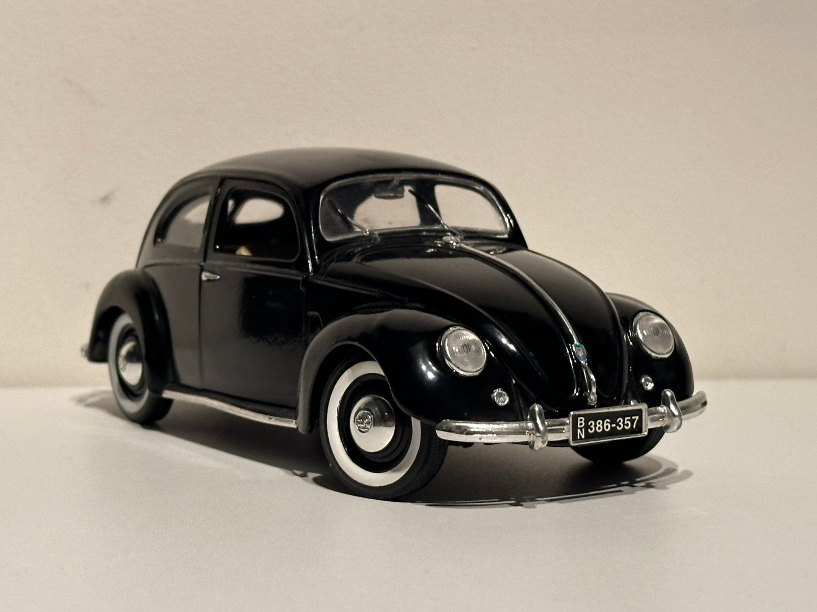 Volkswagen Kever ‘Brilkever’ | Maisto | schaal 1:18, Ophalen of Verzenden, Zo goed als nieuw, Maisto