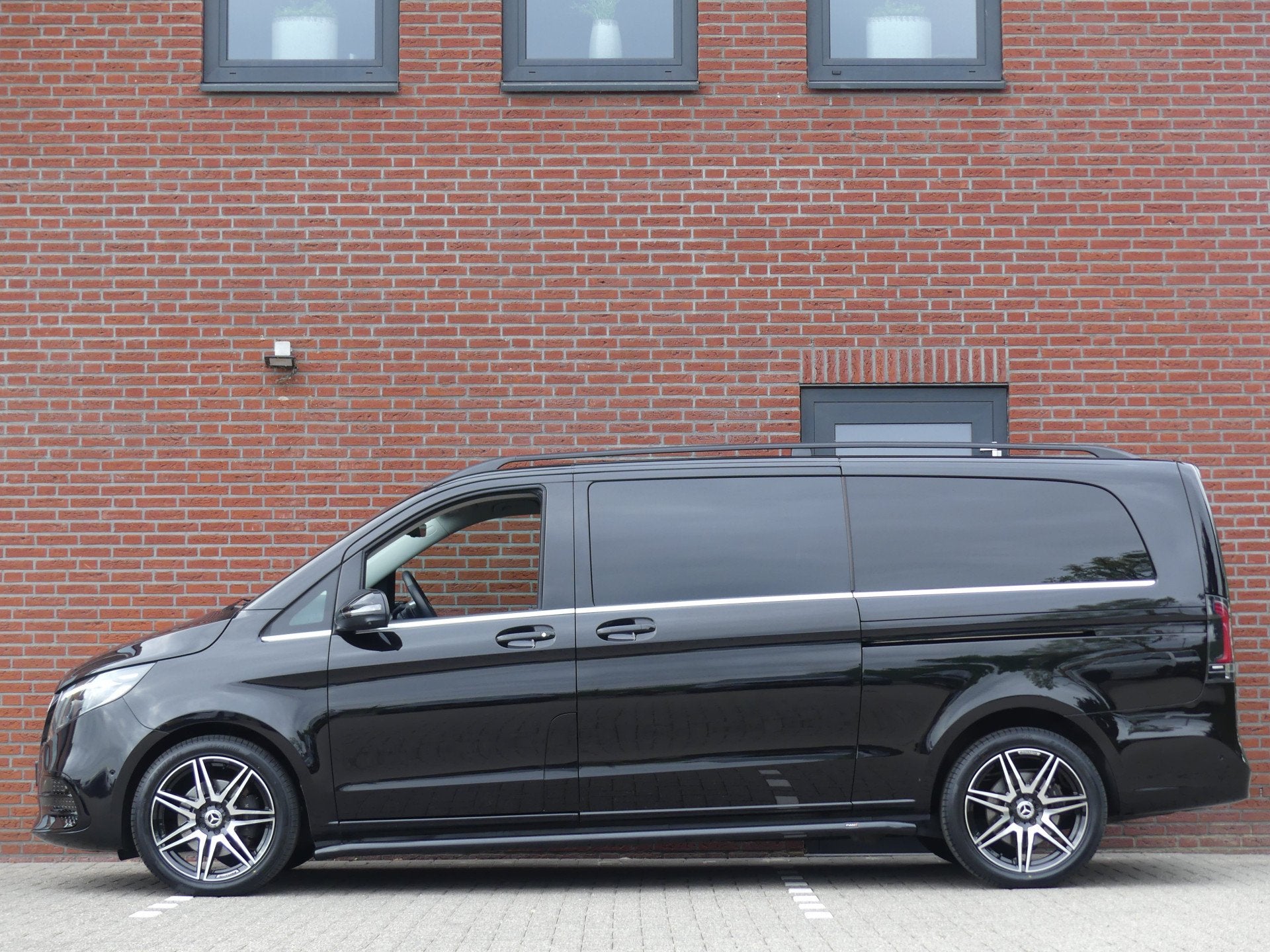 Mercedes-Benz V-Klasse 300d Extra Lang AMG Dubbel Cabine Sfe, Auto's, Dealer onderhouden, Achterwielaandrijving, Gebruikt, Euro 6