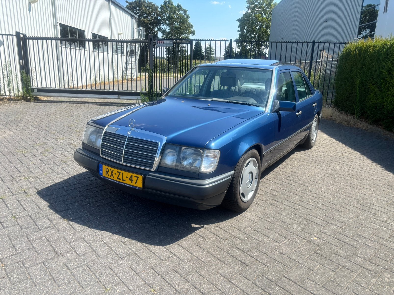 Mercedes-Benz 200-Serie 2.3 230 E 1986 Blauw, Auto's, Blauw, 2299 cc, Mercedes-Benz, Bedrijf