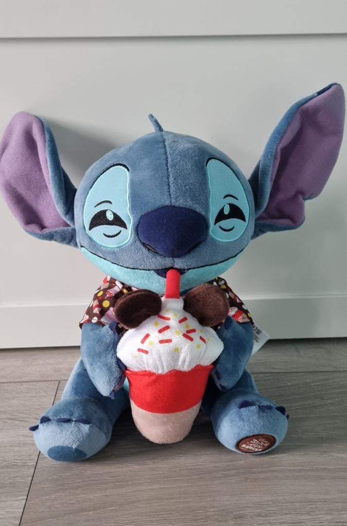 Disney Stitch Attacks Snacks ice cream Stitch knuffel, Verzamelen, Disney, Ophalen of Verzenden, Overige typen