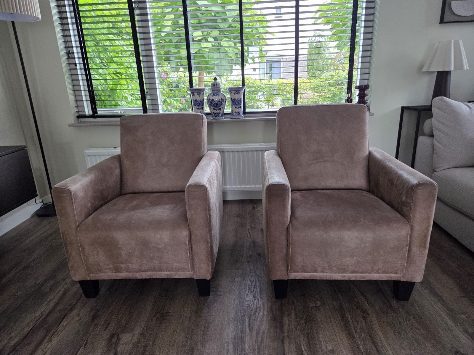 Twee fauteuils met zwarte stoelpoten, zo goed als nieuw, Ophalen, Twee, Overige kleuren, Zo goed als nieuw