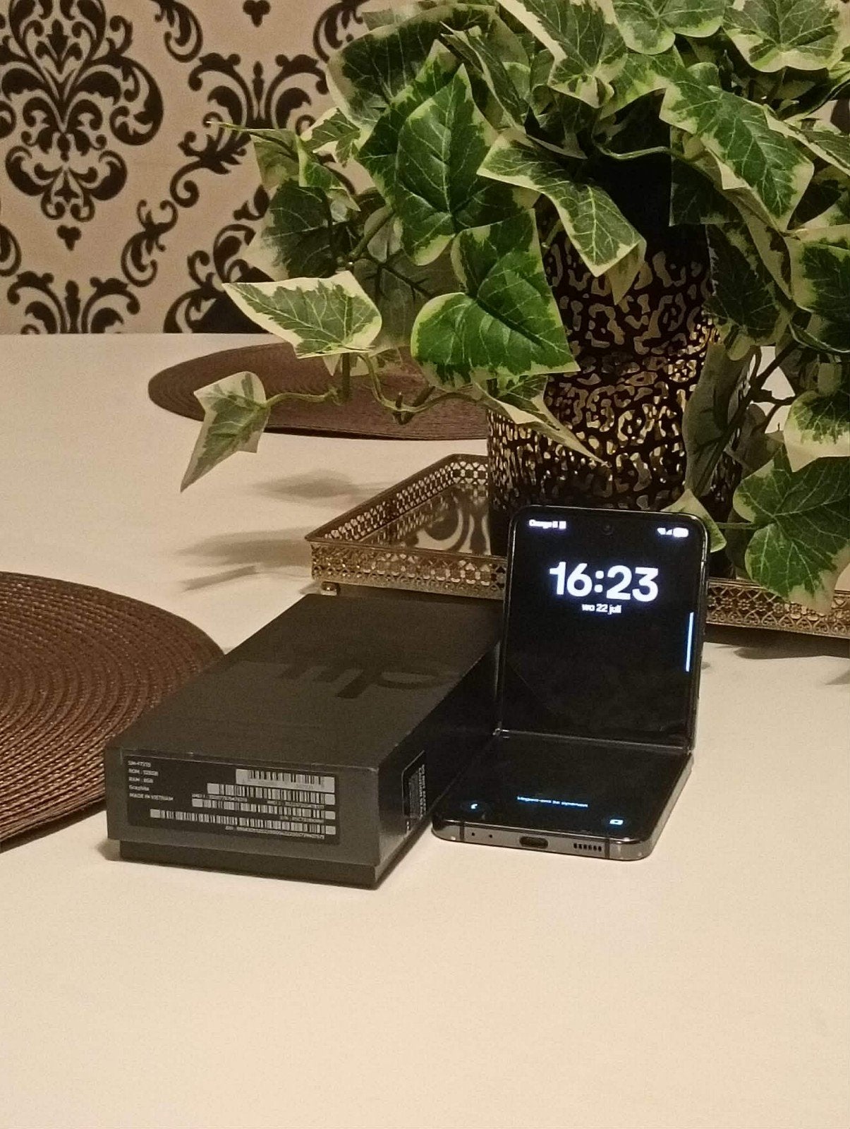 Z flip 4 128gb werkt zeer goed met doos en oplader ., Telecommunicatie, Ophalen, Zwart, Zo goed als nieuw, 128 GB