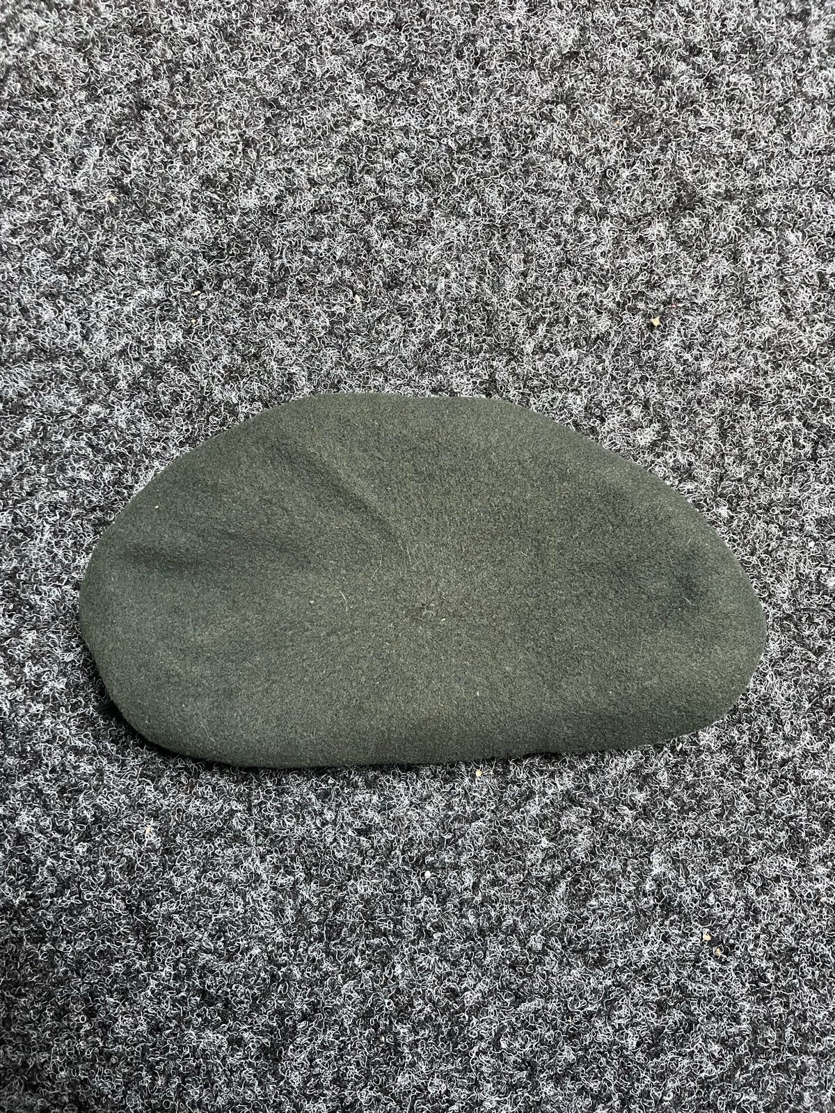 Groene baret - Zo goed als nieuw, Ophalen of Verzenden, Zo goed als nieuw, One size fits all, Hoed
