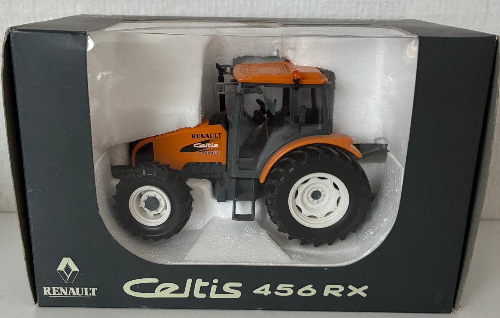 Renault Celtis 456 RX nieuw in doos, Verzenden, Nieuw, Tractor of Landbouw, Universal Hobbies