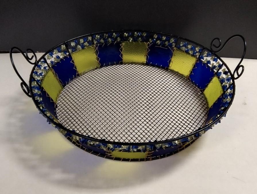 Zeer decoratieve blauw/gele mand met draadgazen bodem., Overige materialen, Mand, Rond, Ophalen of Verzenden