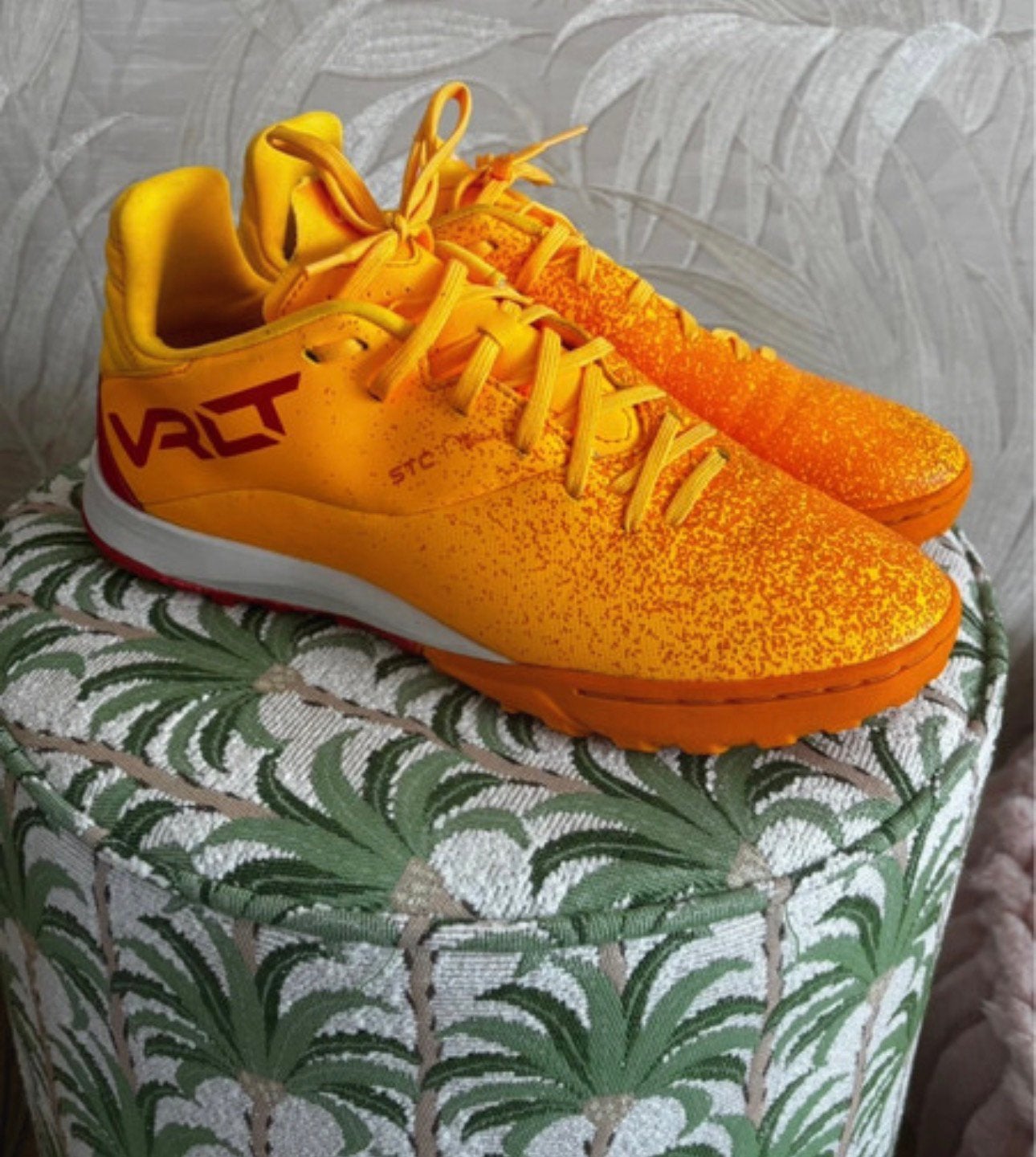 Kipsta voetbalschoenen oranje maat 42, Maat XS of kleiner, Ophalen of Verzenden, Zo goed als nieuw, Schoenen