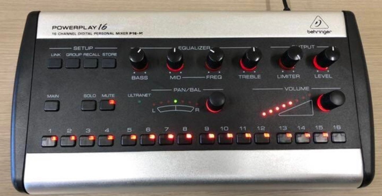 8 Behringer P 16 headphone mixers and the P 16-I rack unit, Muziek en Instrumenten, Synthesizers, Ophalen of Verzenden, Zo goed als nieuw