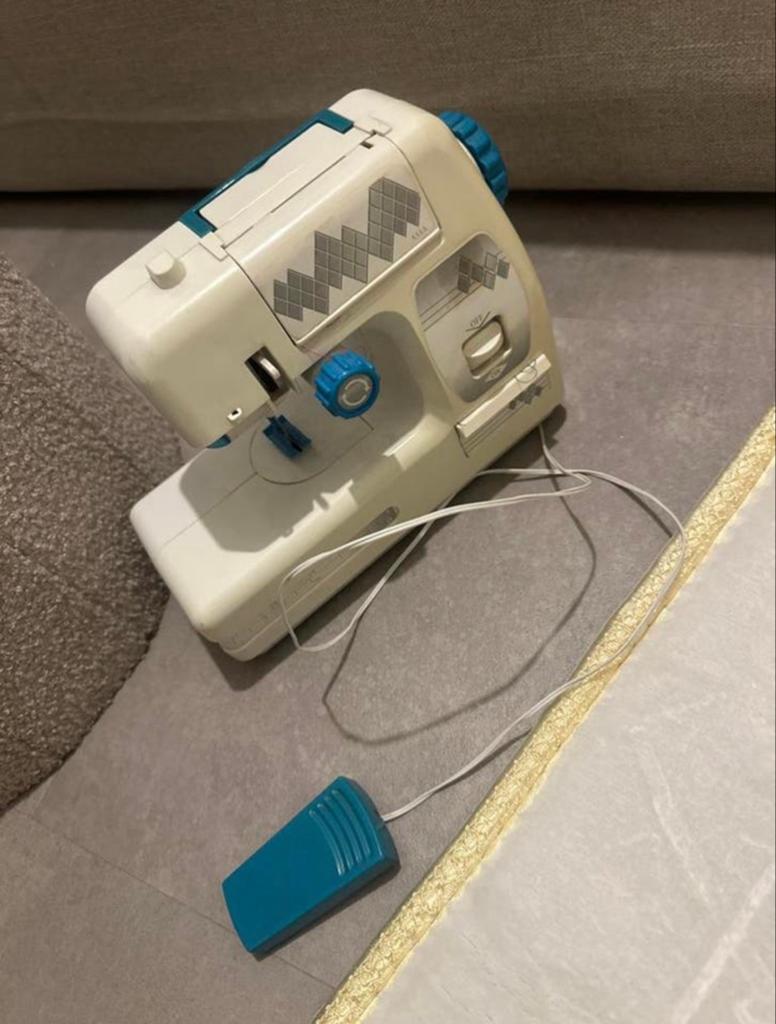 Mini Naaimachine met Spoeltjes - Compact en Compleet, Hobby en Vrije tijd, Naaien en Fournituren, Gebruikt, Overige typen, Ophalen of Verzenden