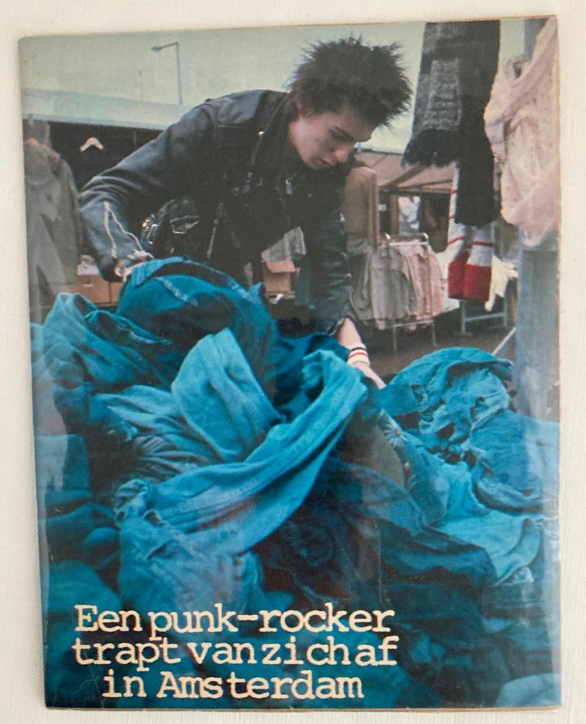 Poster - 'Een punk-rocker trapt van zich af' - c. 1978, Gelezen, Verzenden, Overige onderwerpen, Zie beschrijving