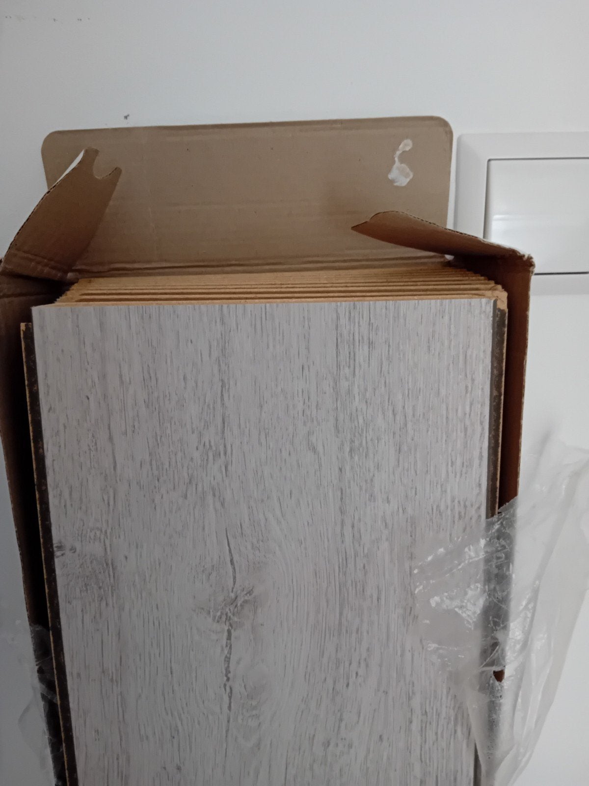 Gratis 120 planken=30m2 laminaat grijs houtlook, Ophalen, Gebruikt, 50 tot 150 cm, 10 m² of meer