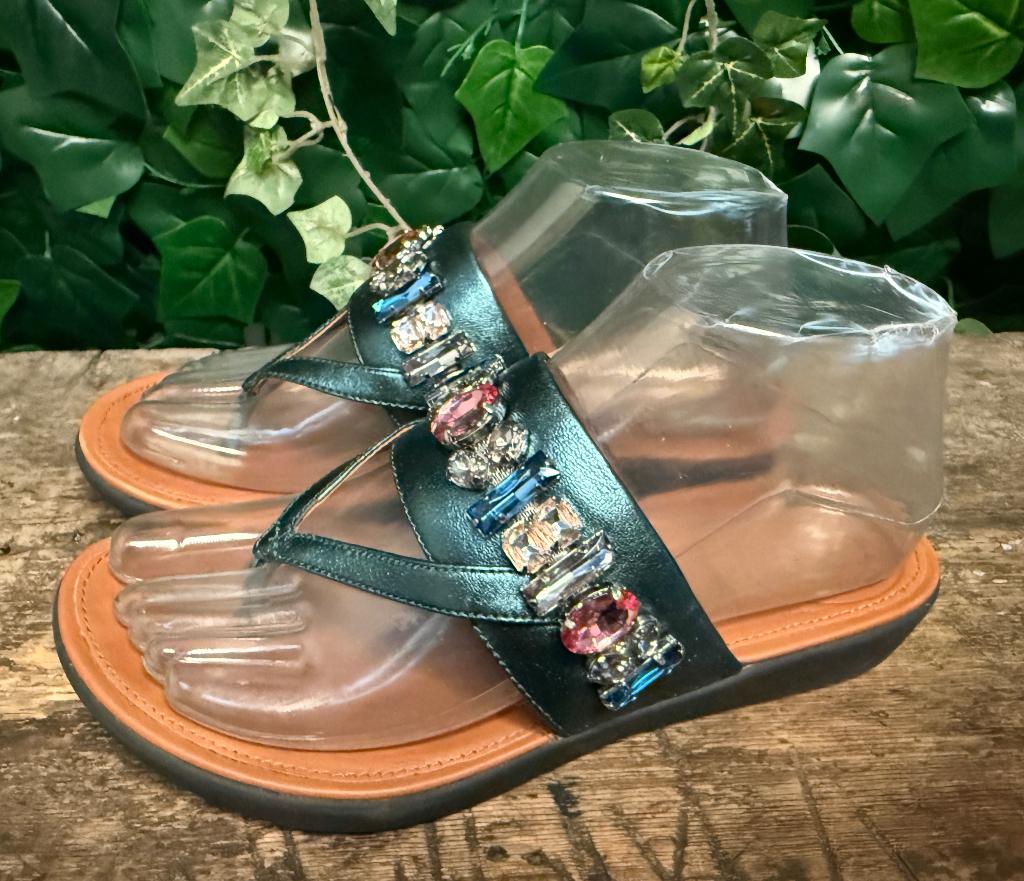Nieuwe mooie leren slippers van Fitflop maat 37, Kleding | Dames, Schoenen, Overige kleuren, Nieuw, Ophalen of Verzenden, Fitflop