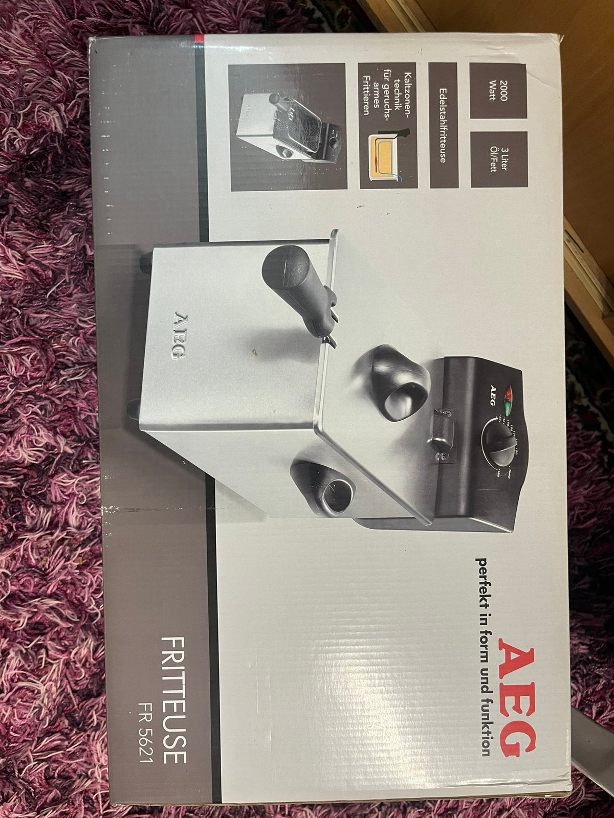 Gloednieuwe AEG Friteuse 3 liter 2000 watt, 3 tot 4 liter, Ophalen of Verzenden, Nieuw, Uitneembare binnenpan
