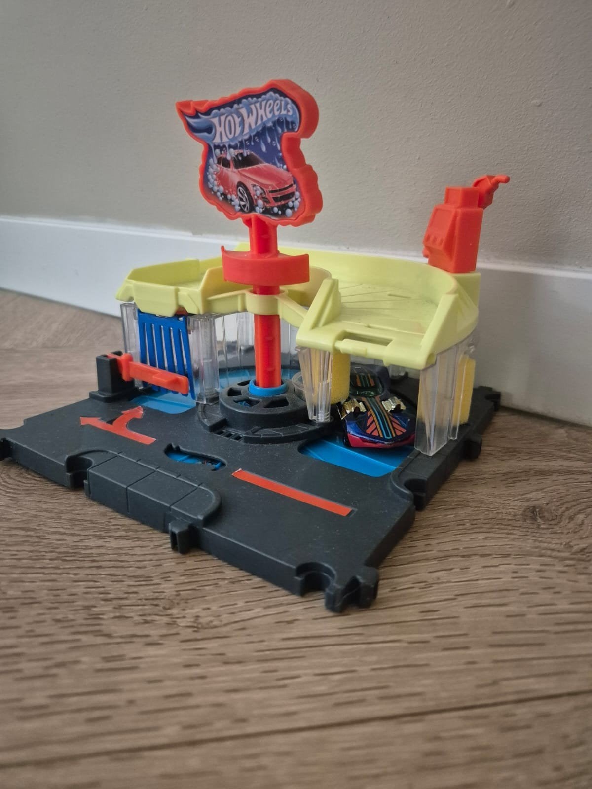 Hot Wheels Wasstraat met auto, Ophalen of Verzenden, Gebruikt