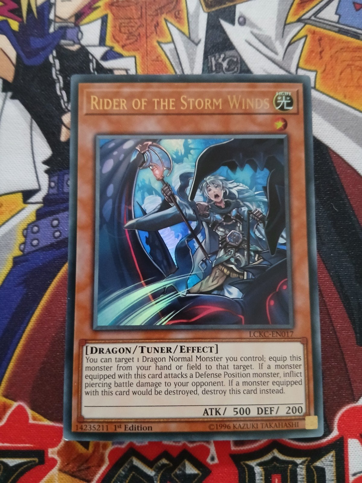 Rider of the Storm Winds - Ultra Rare LCKC - Yu-Gi-Oh, Hobby en Vrije tijd, Verzamelkaartspellen | Yu-gi-Oh!, Ophalen, Zo goed als nieuw