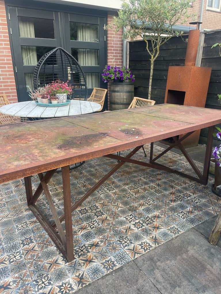 Robuuste metalen tuintafel - industrieel design, Tuin en Terras, Ophalen, Gebruikt, Rechthoekig, Metaal