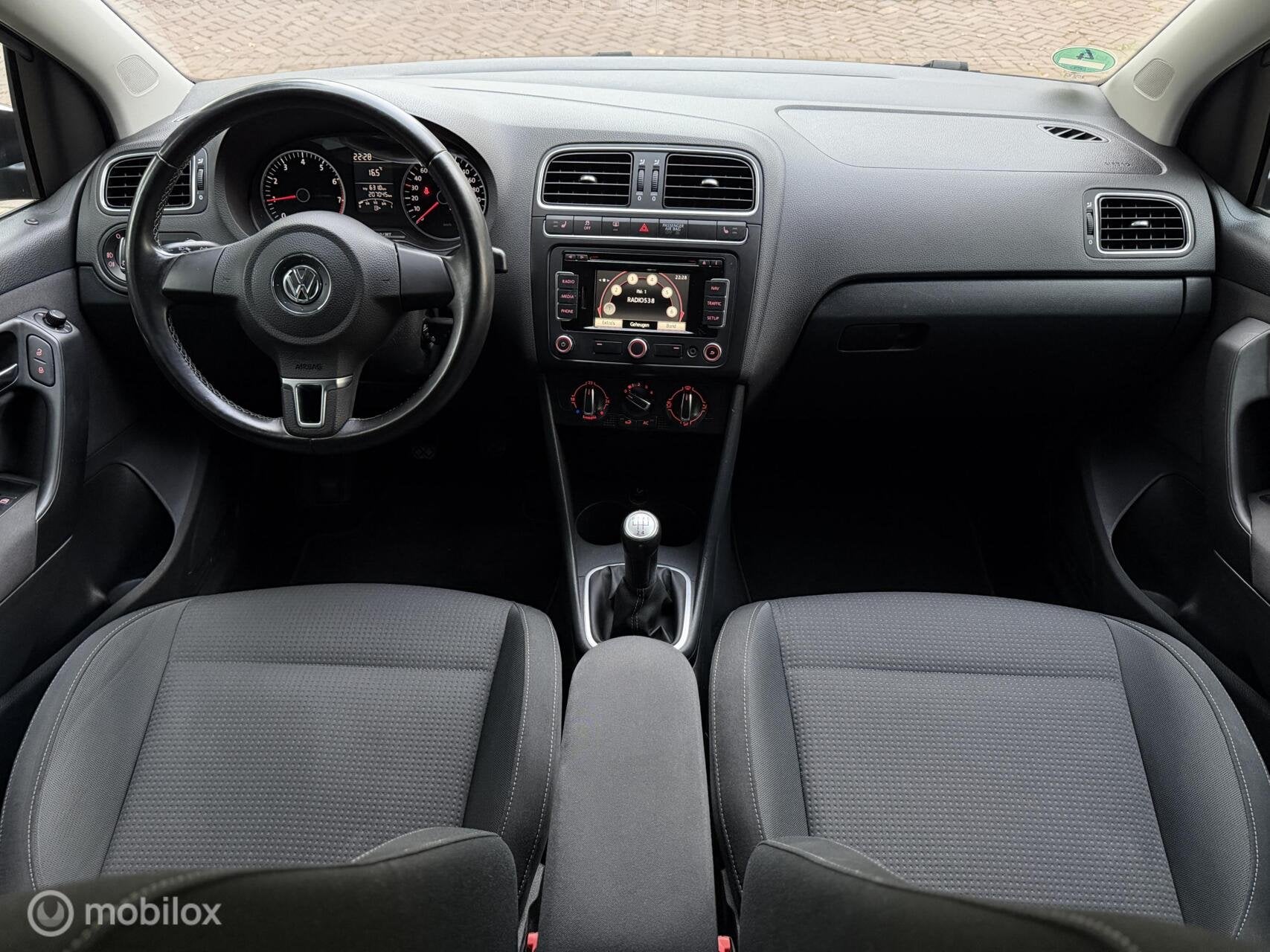 Volkswagen Polo 1.2-12V BlueMotion Team Airco|Stoelverw|Pdc|, Auto's, Voorwielaandrijving, Euro 5, 967 kg, Zwart