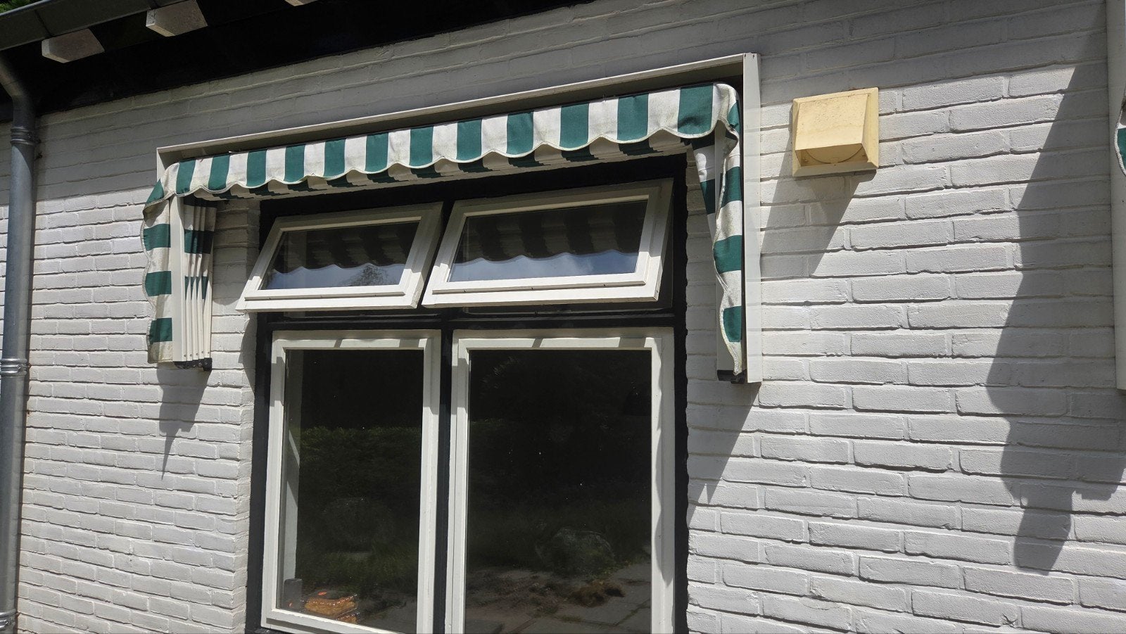 Markies zonnescherm groen/wit gestreept verschillende maten, Tuin en Terras, Ophalen, Gebruikt, Elektrisch, 150 tot 300 cm