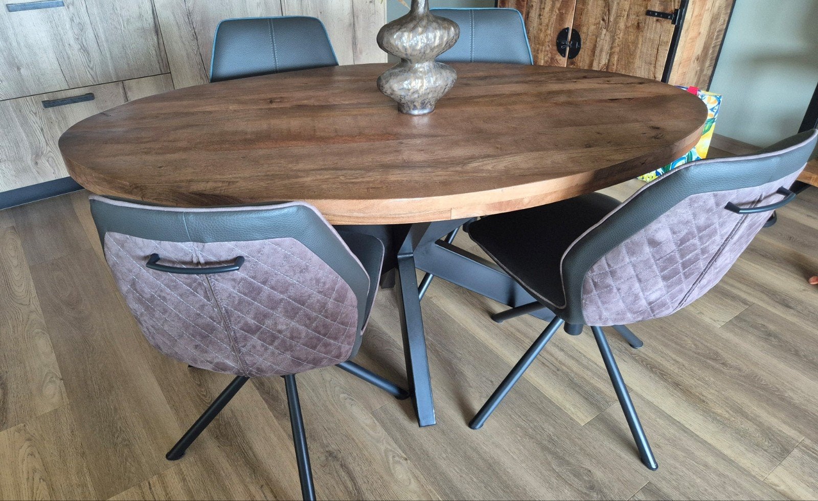 Mooie ovale eettafel met stoelen mangohout meubelen keuken, Ophalen, 50 tot 100 cm, Zo goed als nieuw, 150 tot 200 cm