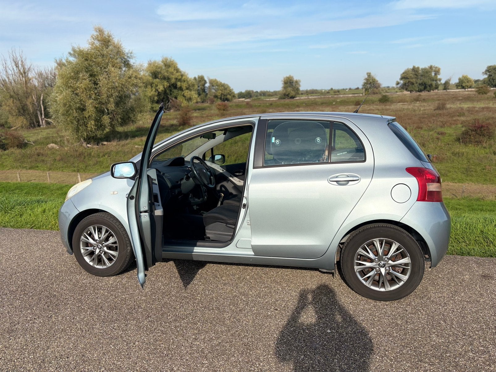 Netto Luxe Yaris met lage km stand, Auto's, Voorwielaandrijving, 4 cilinders, Handgeschakeld, 550 kg
