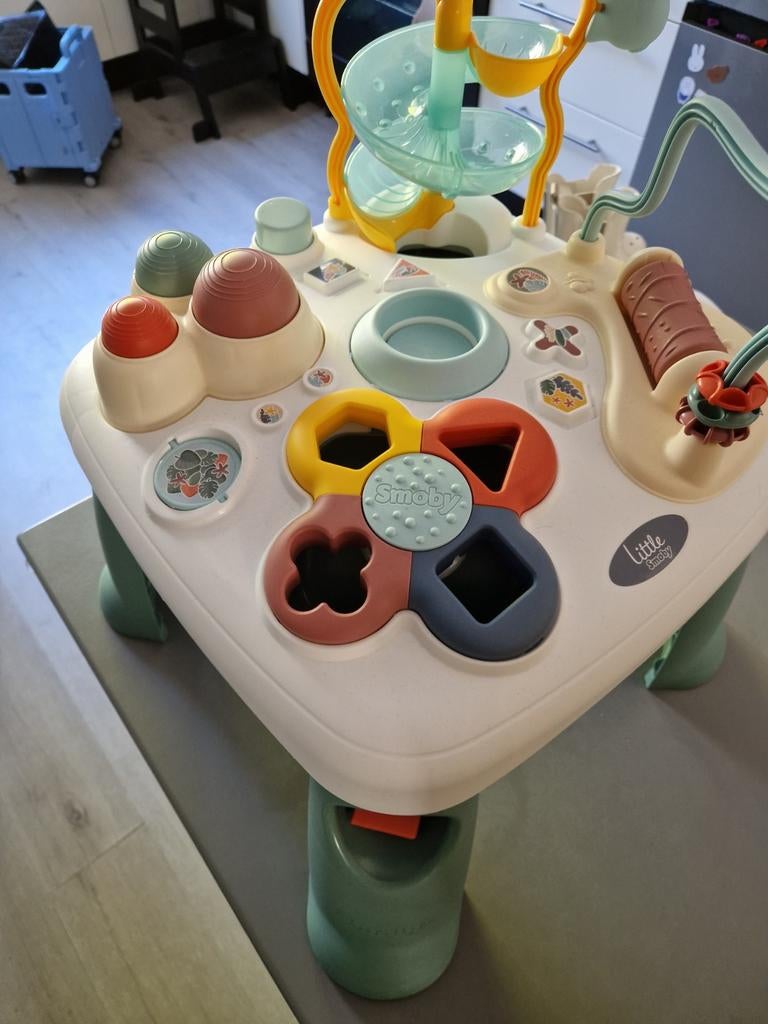 Smoby Speeltafel - Zo goed als nieuw, Kinderen en Baby's, Speelgoed | Speeltafels, Ophalen, Zo goed als nieuw