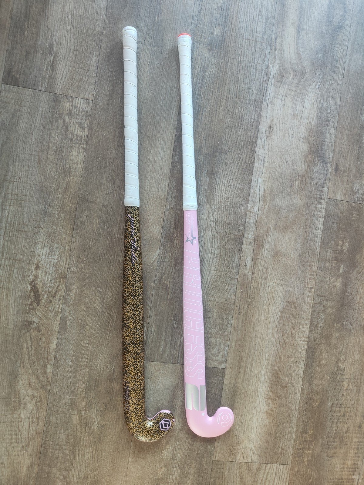 2 bijna ongebruikte meisjes hockey sticks, Ophalen, Zo goed als nieuw, Stick