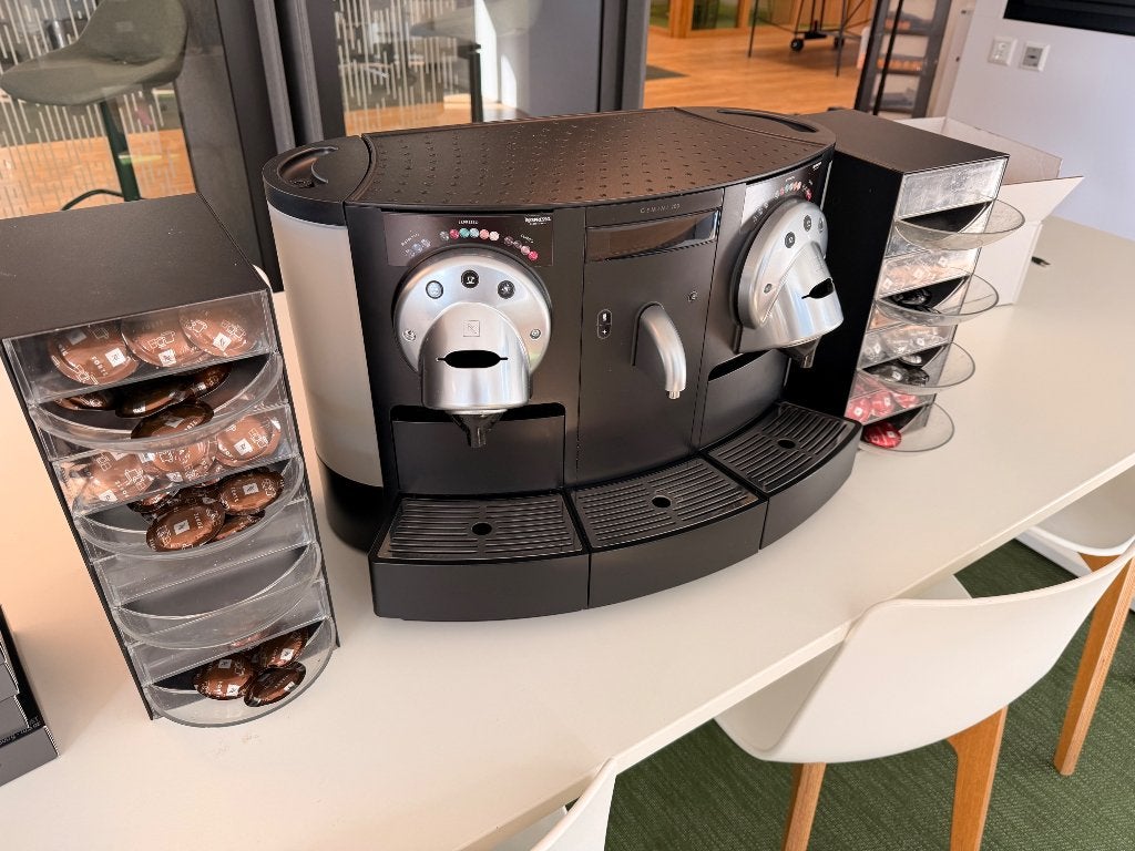 Nespresso Gemini Koffiemachine, Witgoed en Apparatuur, Ophalen, Koffiepads en cups, Gebruikt, 10 kopjes of meer