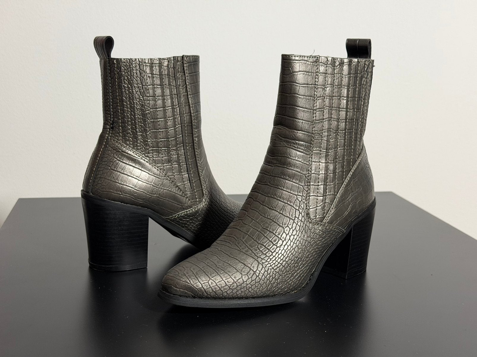 Erynn Croco Enkellaarsjes Metallic Grijs – Maat 36, Ophalen of Verzenden, Zo goed als nieuw, Grijs