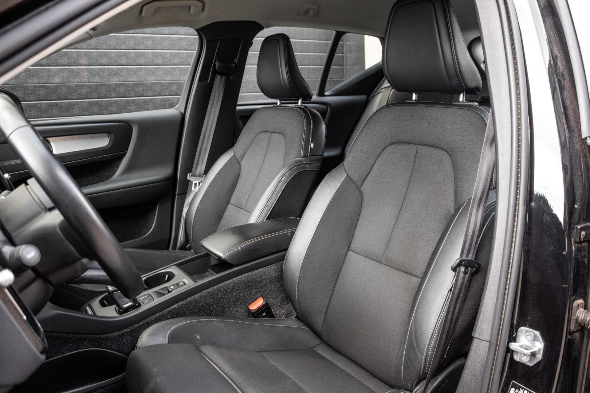 Volvo XC40 1.5 T5 Twin Engine | CARPLAY | TREKHAAK | MEMORY, Euro 6, 1712 kg, Zwart, Bedrijf
