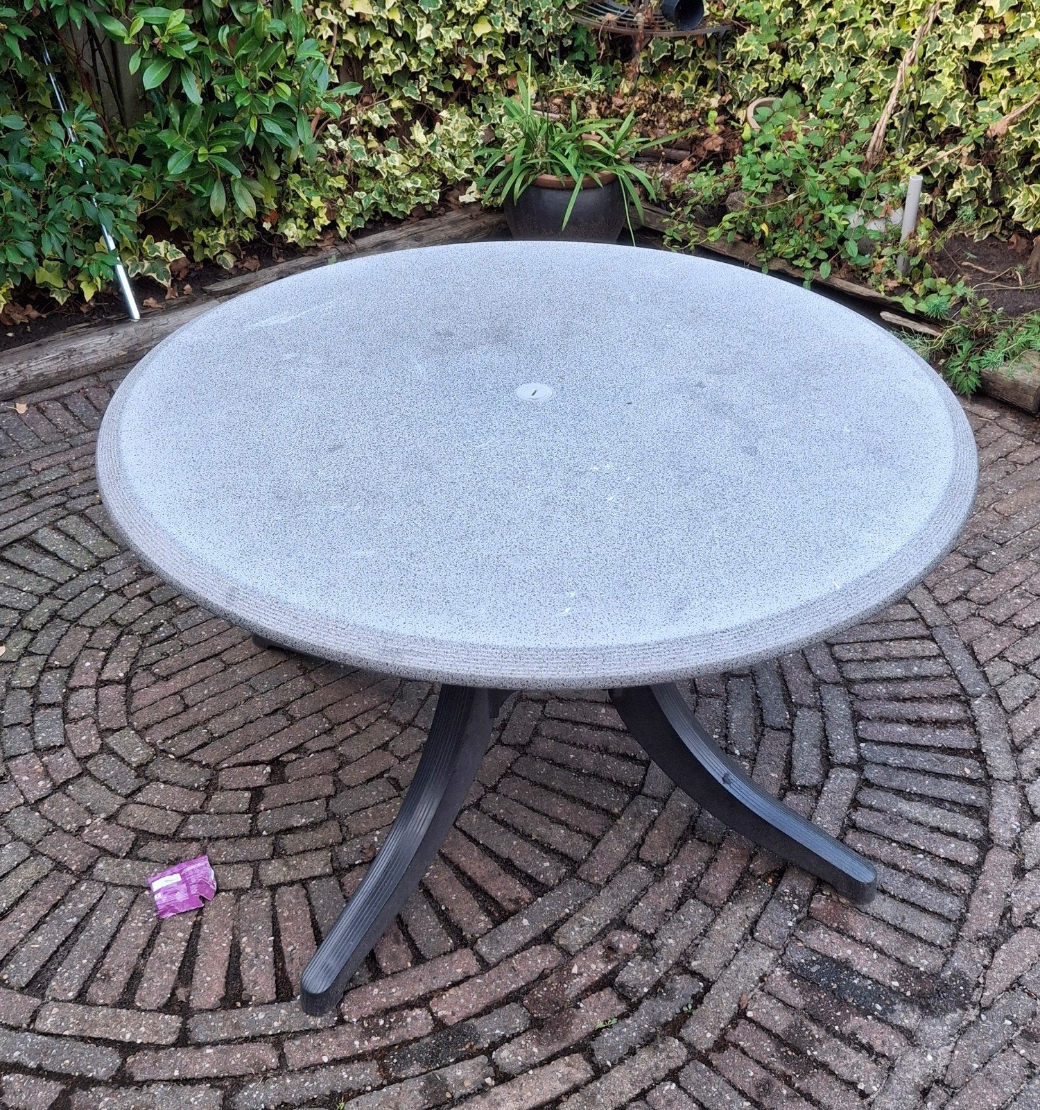 Hartman ronde tuintafel 120 cm grijs - Gratis af te halen, Ophalen, Gebruikt, Rond, Kunststof