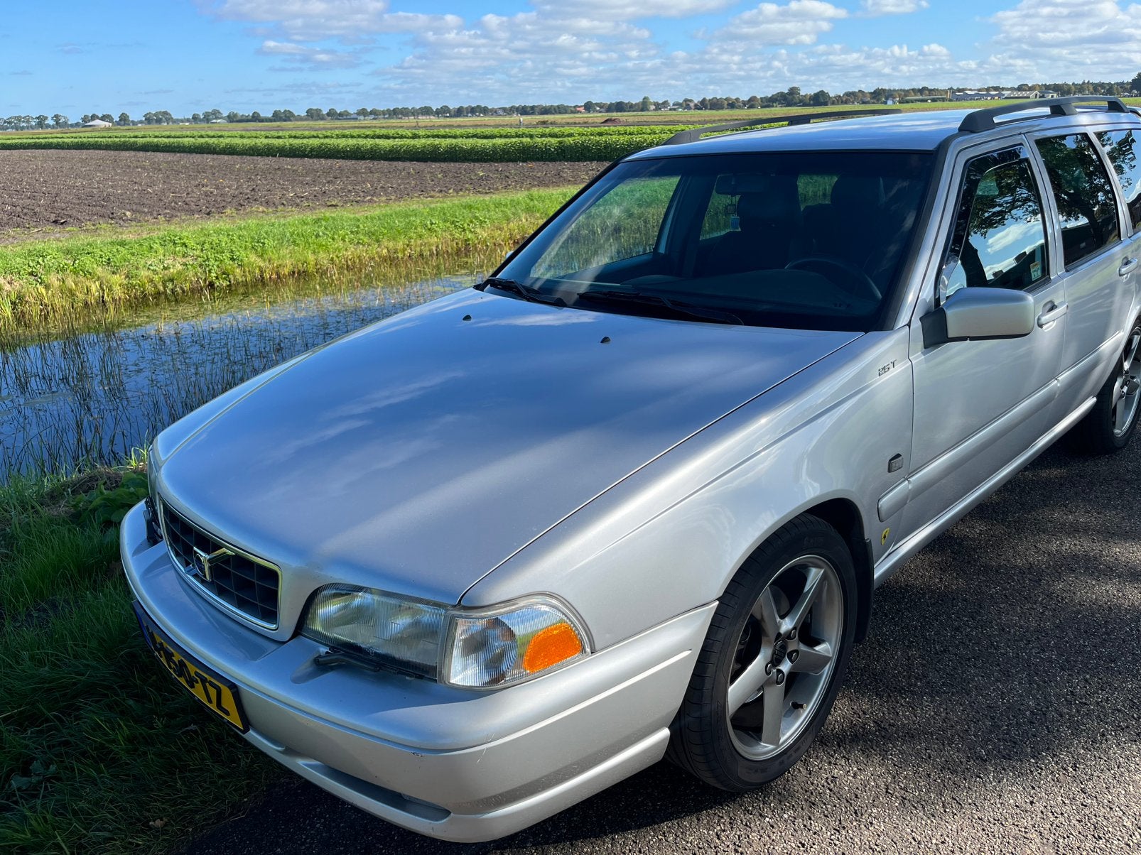Volvo V70 1999 Grijs metallic 2.5T, Voorwielaandrijving, Zwart, 2521 cc, V70