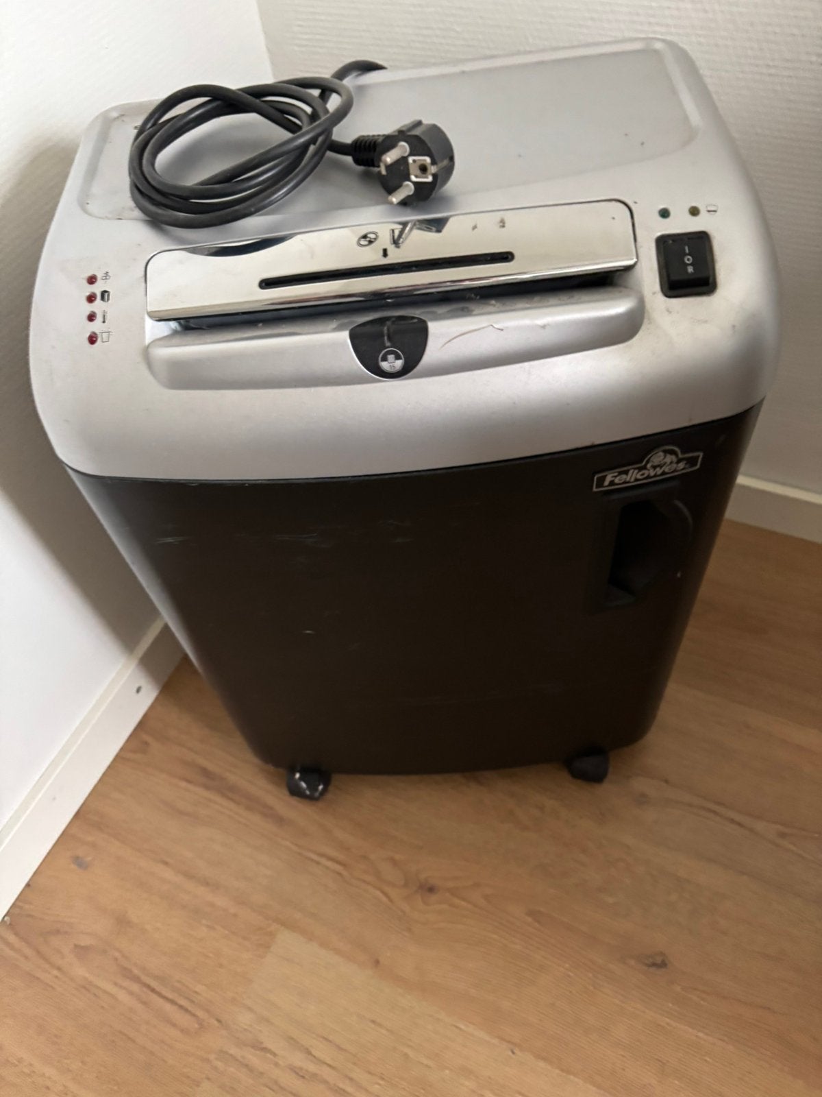 Shredder papierversnipperraar plus cd/pasjes, Ophalen, Zo goed als nieuw