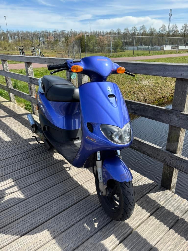 Piaggio zip fastrider, Fietsen en Brommers, Scooters | Piaggio, Ophalen of Verzenden, Zo goed als nieuw, Benzine, Zip