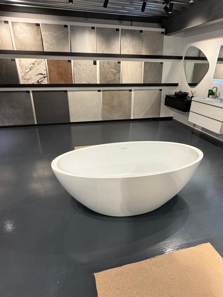Diverse baden te koop - Nieuw in showroom, Huis en Inrichting, Badkamer | Complete badkamers, Ophalen, Nieuw, Met bad