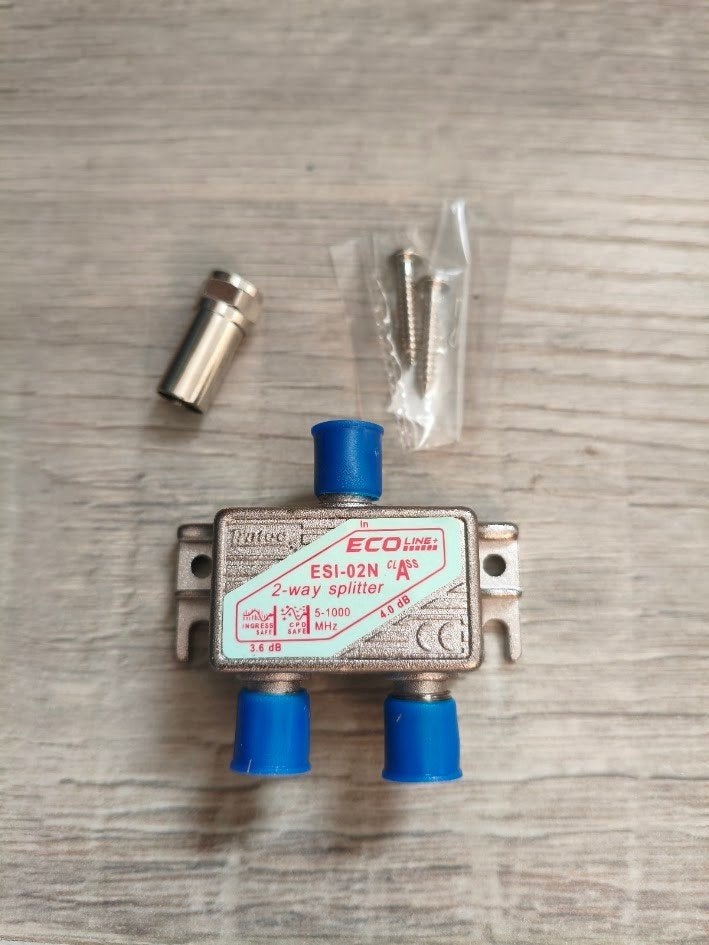 Nieuw Tratec eco line ESI-02N tweeweg splitter, Ophalen of Verzenden, Zo goed als nieuw, Minder dan 2 meter, Overige kabels