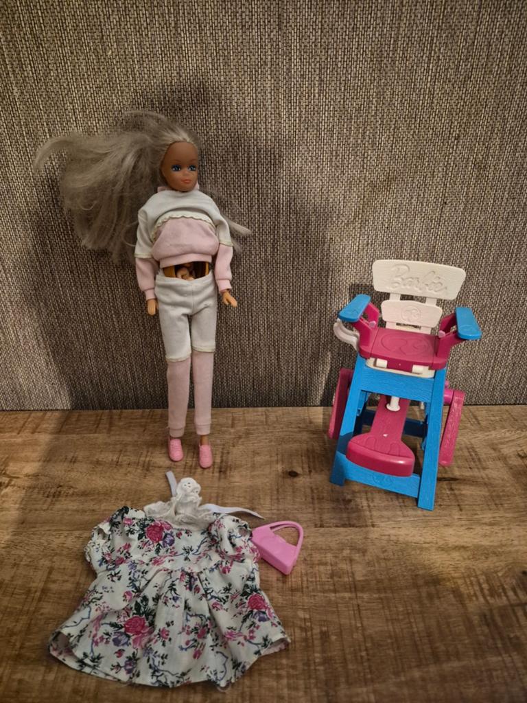 Zwagere Barbie met spulletjesVaste prijs€10euro, Verzenden, Zo goed als nieuw, Barbie