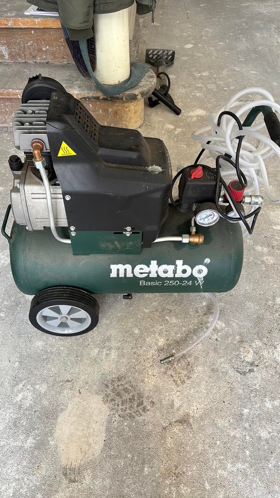 Metabo compressor basic 250-24 W, Doe-het-zelf en Verbouw, Minder dan 25 liter, Ophalen, Zo goed als nieuw, Minder dan 200 liter/min