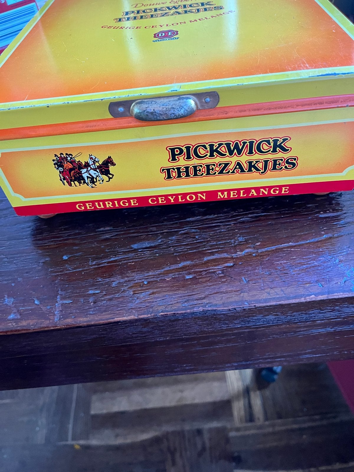 Vintage Pickwick theedoos met koets - Douwe Egberts, Ophalen of Verzenden, Opbergdoos