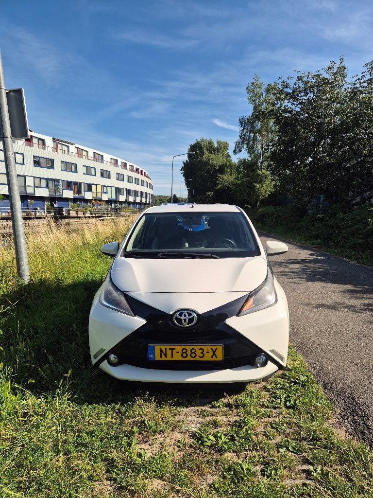 Toyota Aygo 1.0 Vvt-i 69pk 5D 2017 Wit, Voorwielaandrijving, Stof, 4 stoelen, Wit