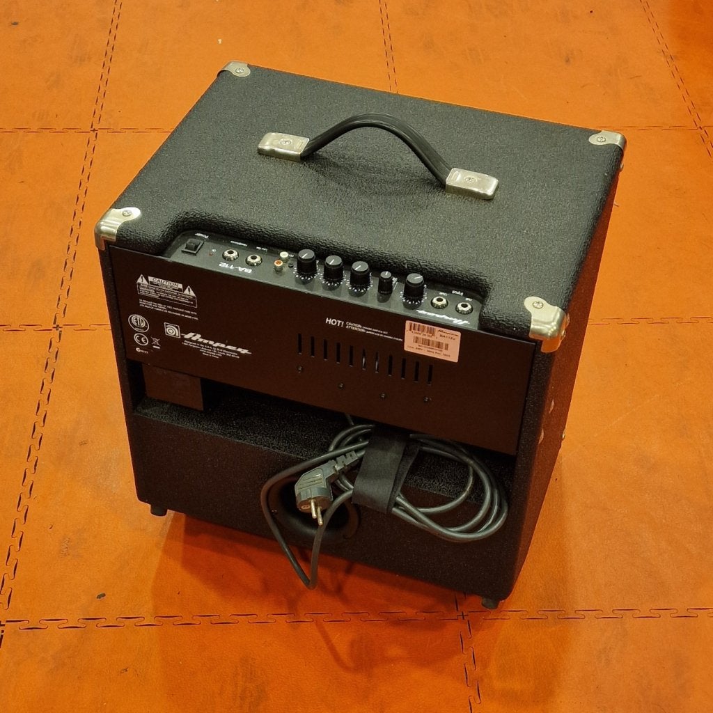 ampeg ba112u basversterker in nette staat, 2K Games, Gebruikt, https://support.2k.com/hc/nl, 10 Hamilton Landing, Novato, CA 94949, Verenigde Staten