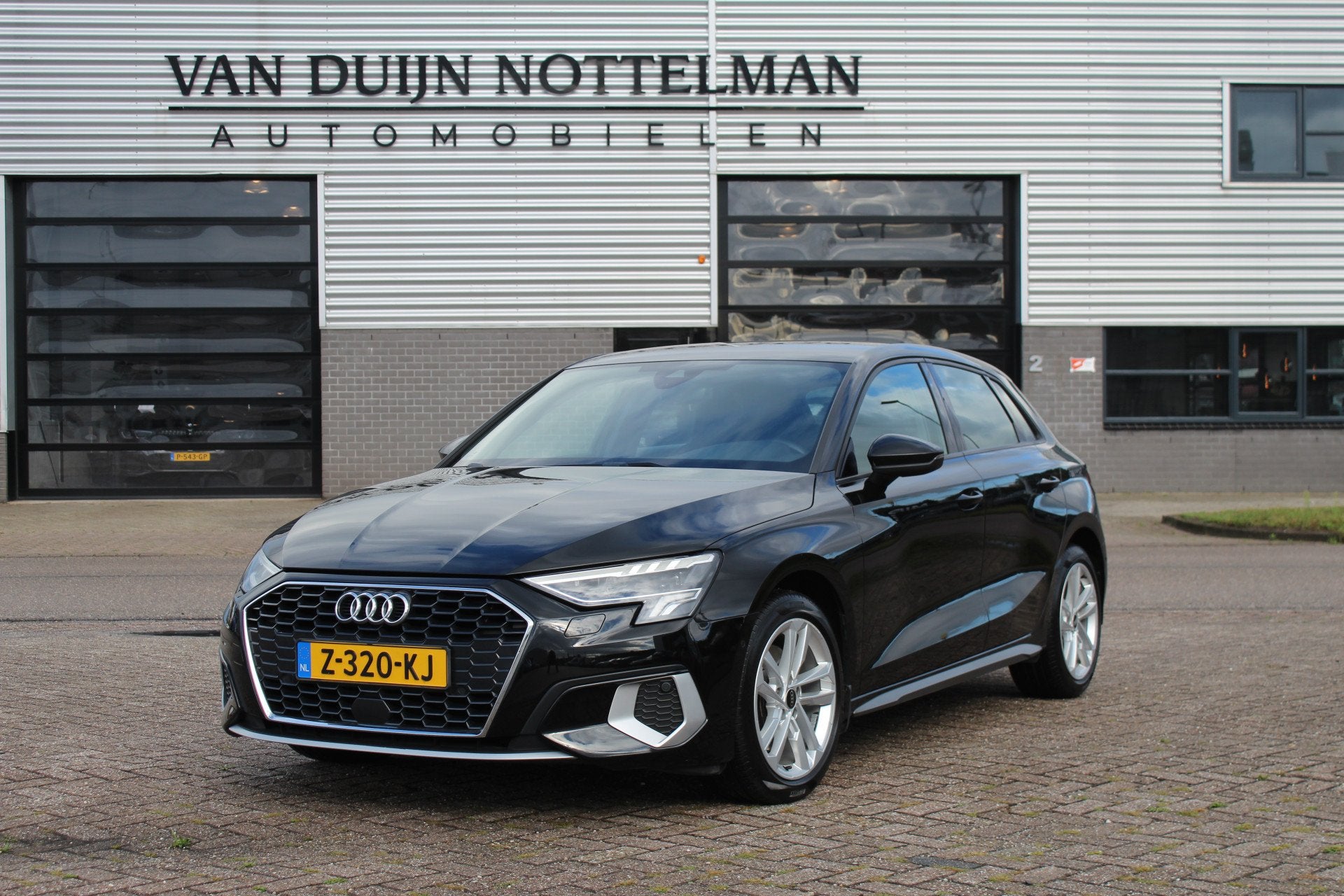 Audi A3 Sportback 35 TFSI Advanced edition / Carplay / Stoel, Stof, 4 cilinders, Zwart, Automatische klimaatregeling