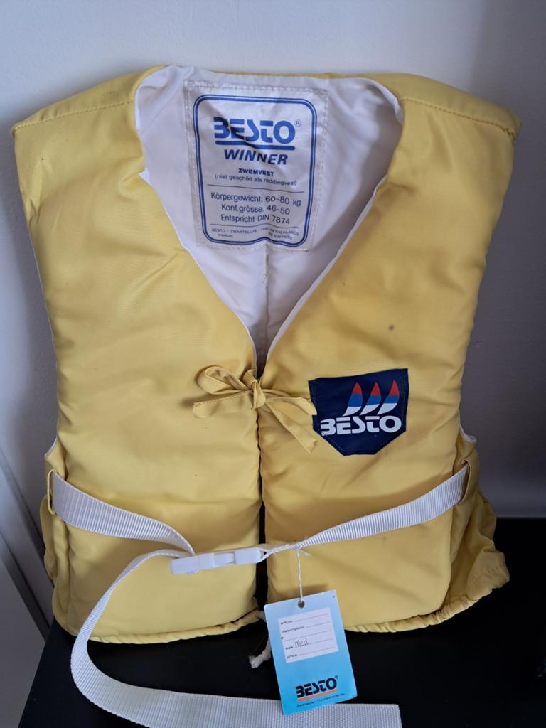 Zwemvest Besto, maat: M, kleur lijkt lichter door flits foto, Watersport en Boten, Ophalen of Verzenden, Kind, Reddingsvest of Zwemvest